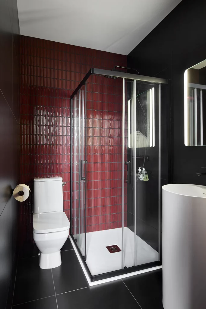 Douche moderne de la salle d'eau – Ciné Room