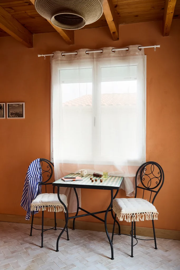 Coin repas et table en mosaïque – Marrakech Room