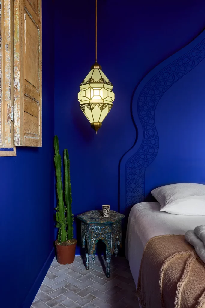 Chambre bleu Majorelle de la Marrakech Room, logements insolites à Niort